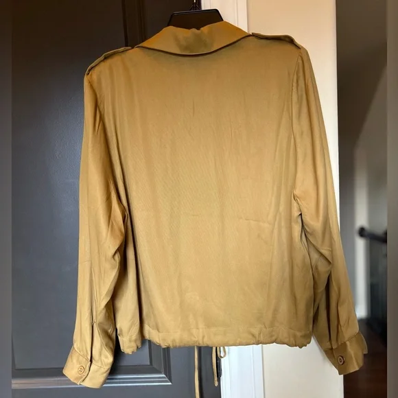 π
½ππ
Ύπ LNA Clothing Drapey Utility Shirt in Fennel Seed - Tencel - Picture 5 of 8